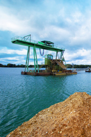 Schwimmbagger auf dem See in Geldern